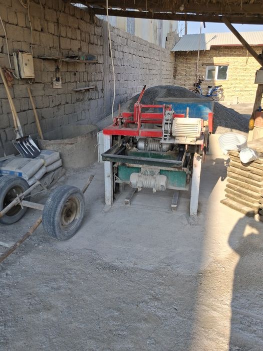 Шлака блок апарати сотилади