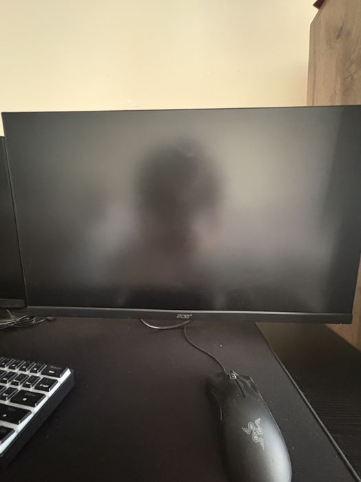 Геймърски сетъп – 2 монитора 200Hz/165Hz + бюро + Razer + Genesis