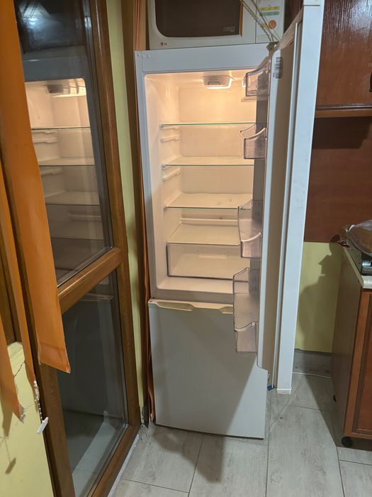 Хладилник с фризер Neo