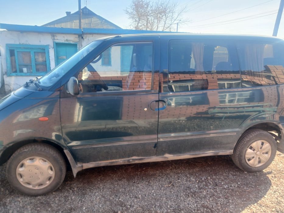 Нисан серена С 23