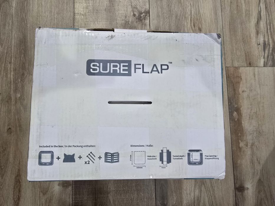 Чисто нов смарт комплект за котки SureFlap Cat Flap Connect + HUB (в кутия)