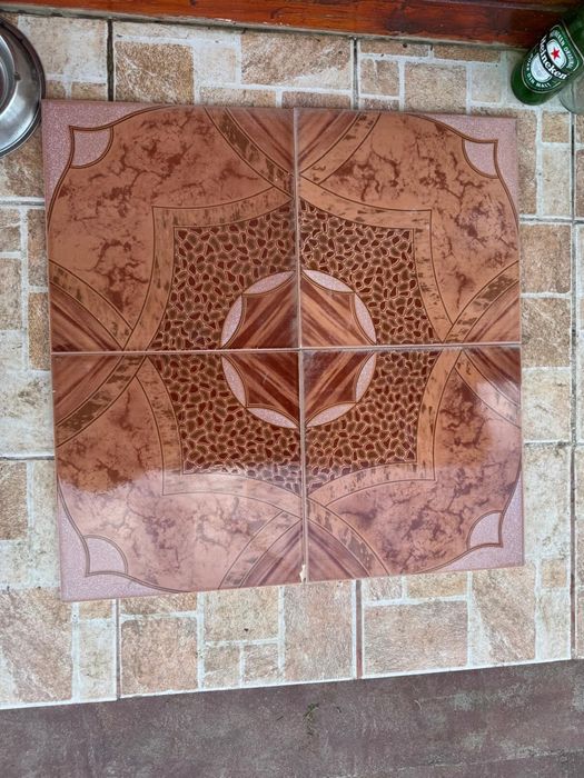 Vand gresie aproximativ 500 de buc