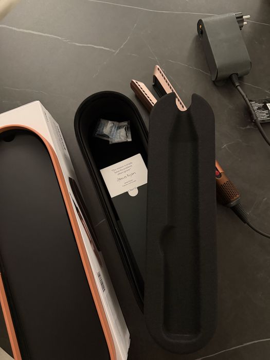 Dyson Airstrait Чисто Нов!!!