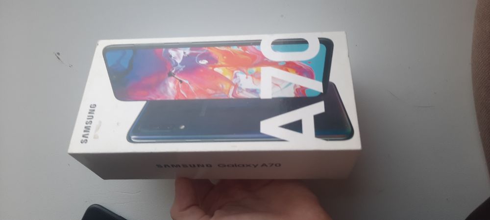 Продам Самсунг а70