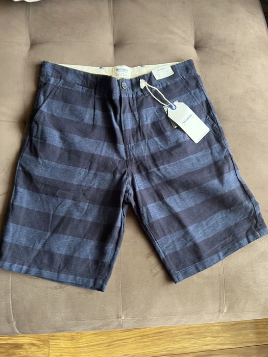 Дънки чисто нови