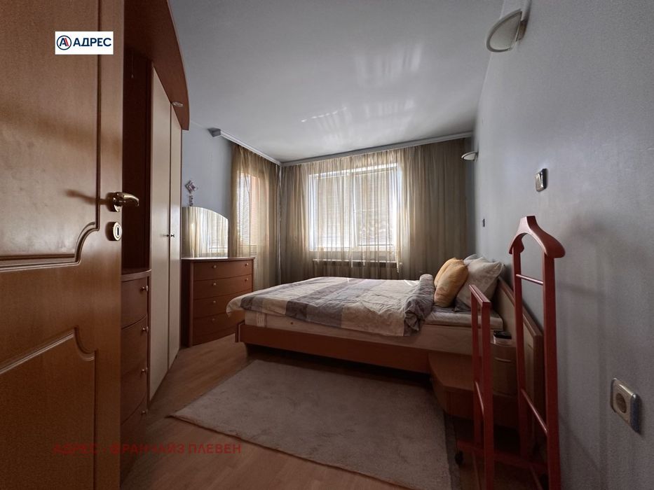 Продава се Тристаен апартамент в Плевен, Идеален център - 110 кв.м за 1637 €/кв.м - Снимка #6