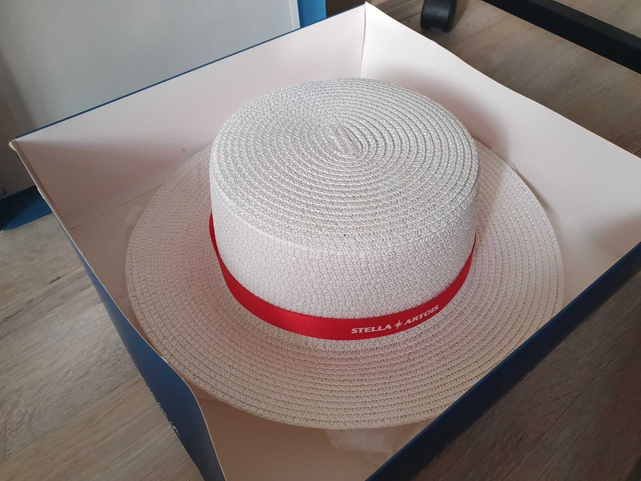 Шапка на Стела Артоис