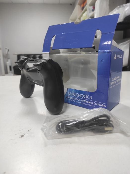 Контроллер Sony Dualshock 4