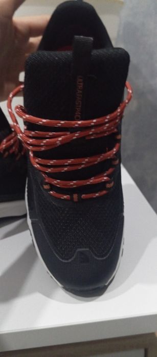 Новый кроссовки 40 размер