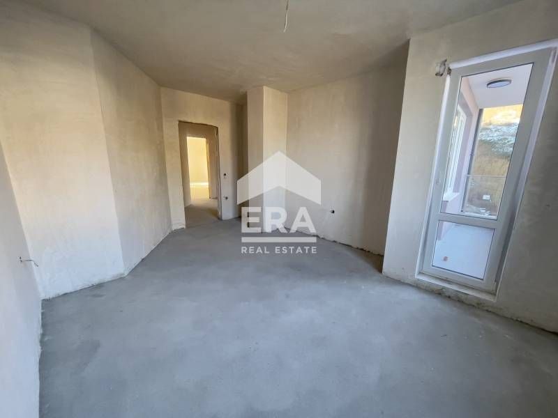 Тристаен апартамент за продажба, с голяма дневна, в новопостроена сгра