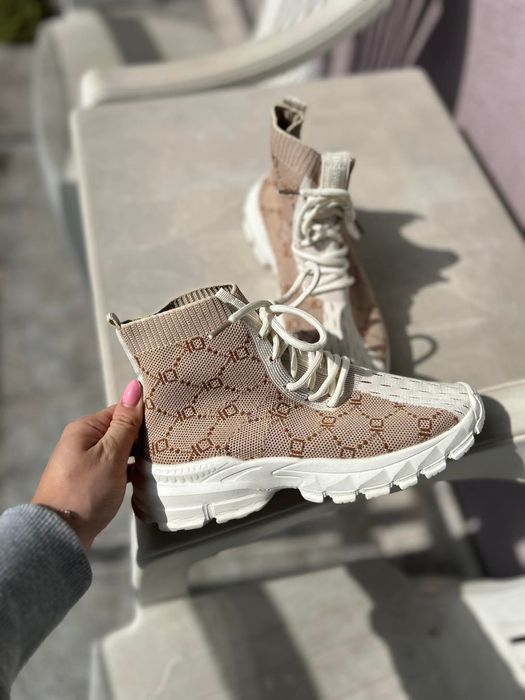 Маратонки  чисто нови