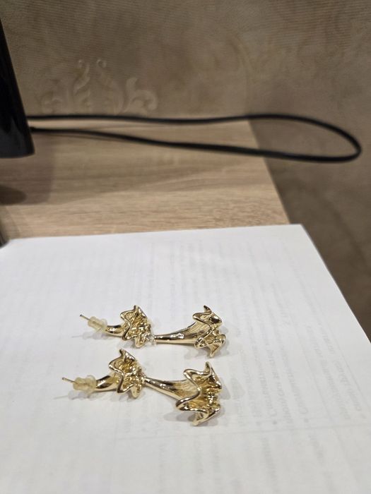 Продам серьги золотистые