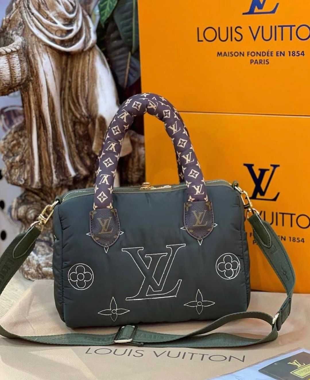 Curcuma Zapatos Y Accesorios - Louis vuitton Dama 1.1 caja 35 al 40  Contacto 3182573762 #louisvuitton #1.1 #versacechainreaction #dolce