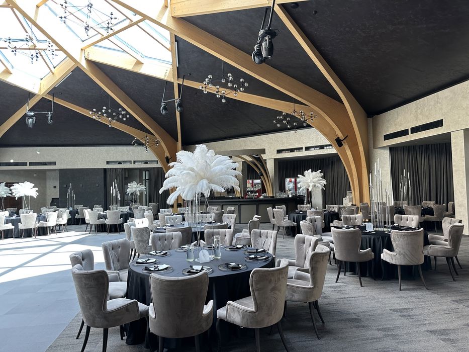 Aranjamente cu pene de strut de inchiriat