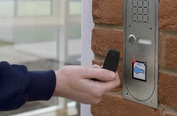 Montaj sisteme de control acces