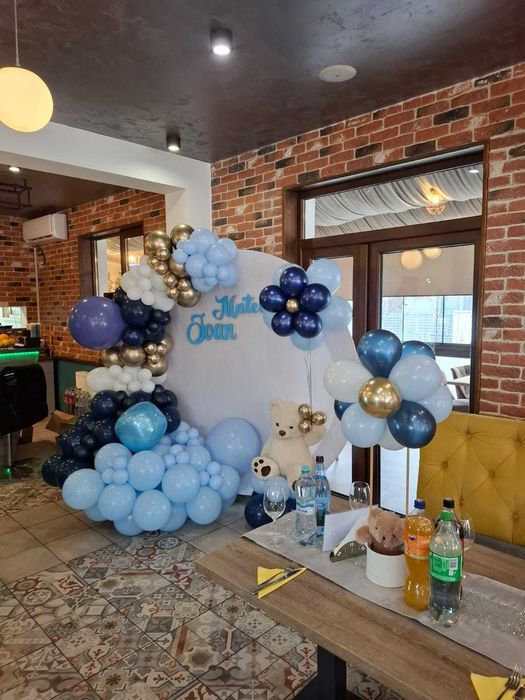 Aranjamente din baloane pentru mese/prezidiu