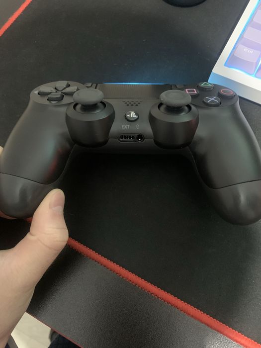 Продам джойстик dualshock 4