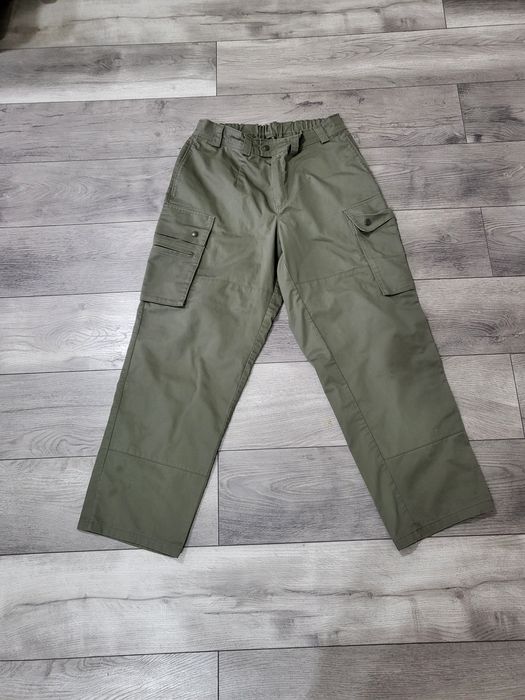 Vand pantaloni de salopeta