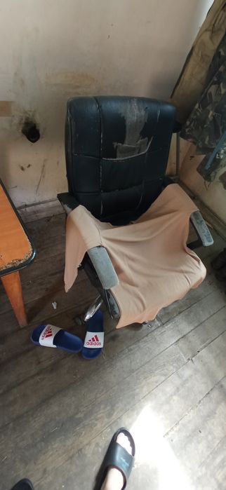 Vând Ținută Armata + bocanci piele întoarsă