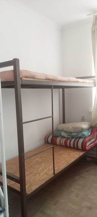 Железные двухъярусные кровати