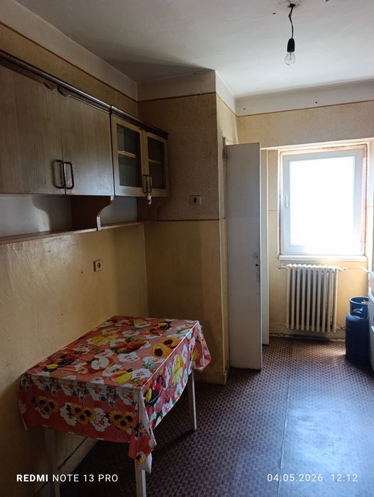 Vând apartament central, 2 camere,decomandat in Roșiori de Vede, etaj 3