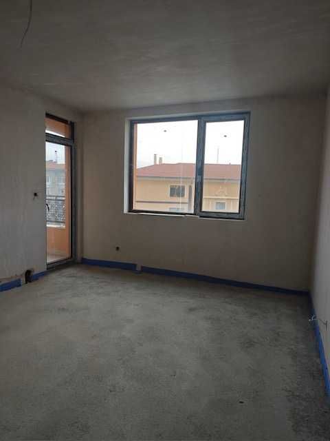 135 кв.м комфорт в „Розатера“, Казанлък – модерен дом с потенциал!