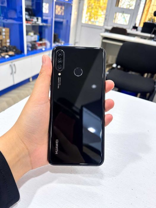 Телефон HUAWEI P30 Lite