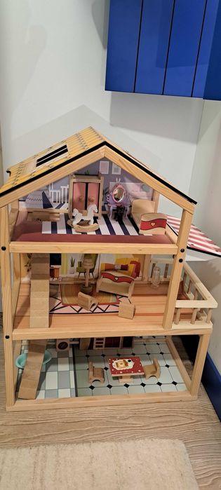Дървена Къща за кукли