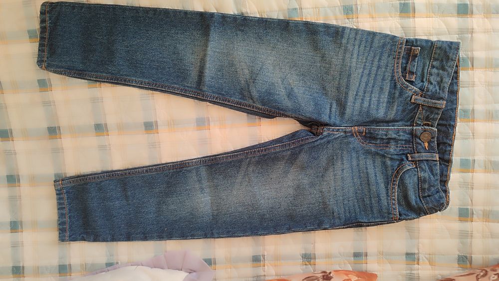 Продам детские джинсы