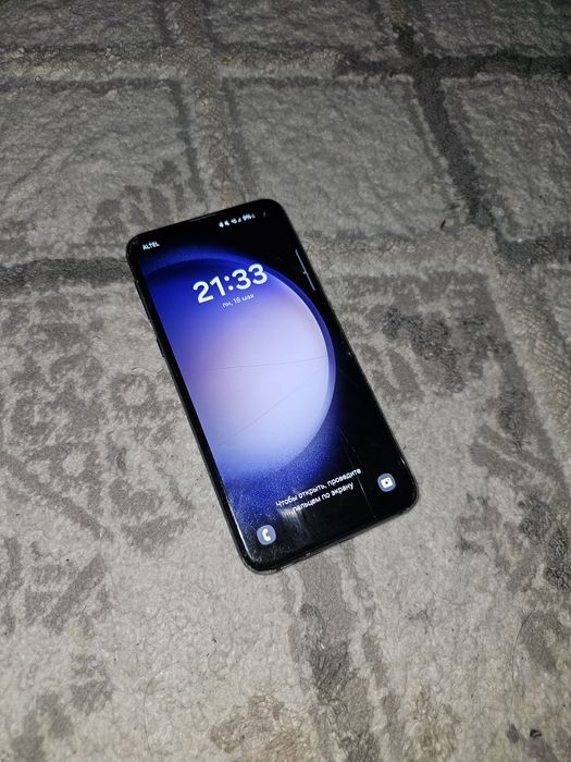 Samsung Galaxy  S10e с пятном