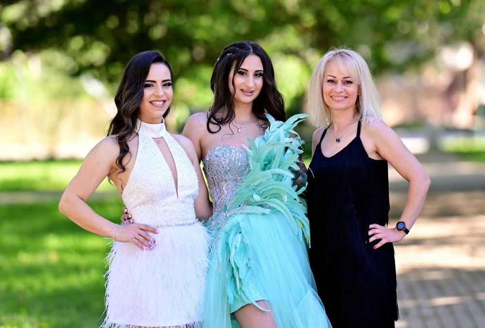 Рокля Loretti с пера