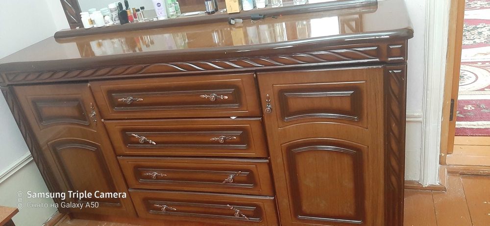 Етокхона мебели сотилади. Состояниеси яхши.