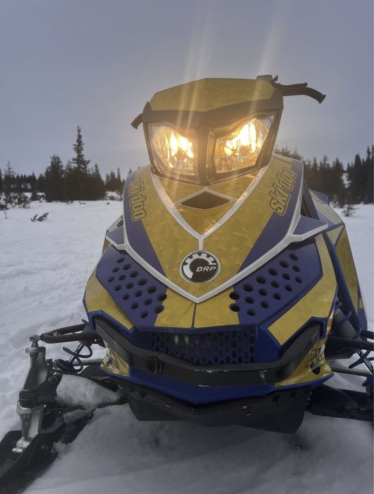 Snowmobil Ski Doo summit 800R 2009