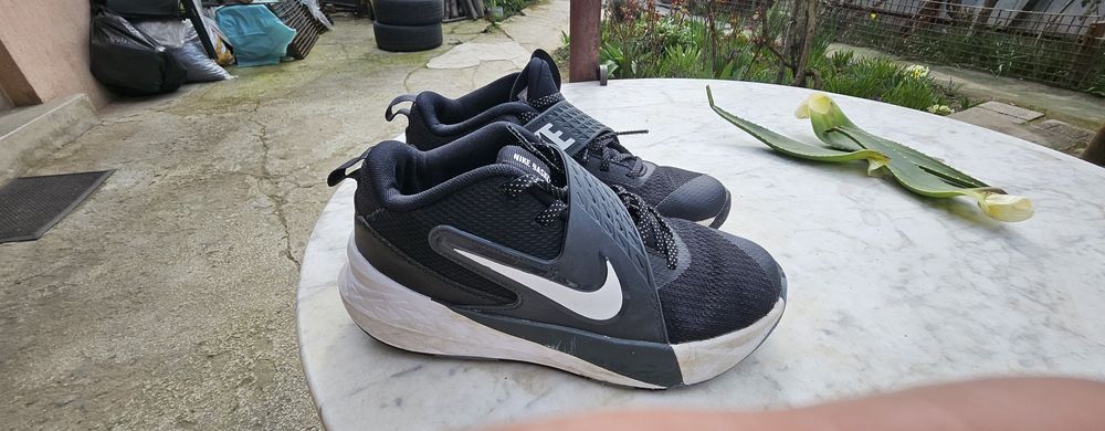 Nike Team Hustle D12