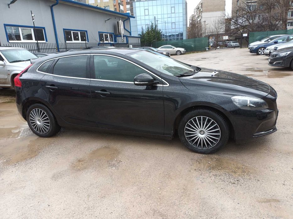 лек автомобил VOLVO V40 D3 автоматик