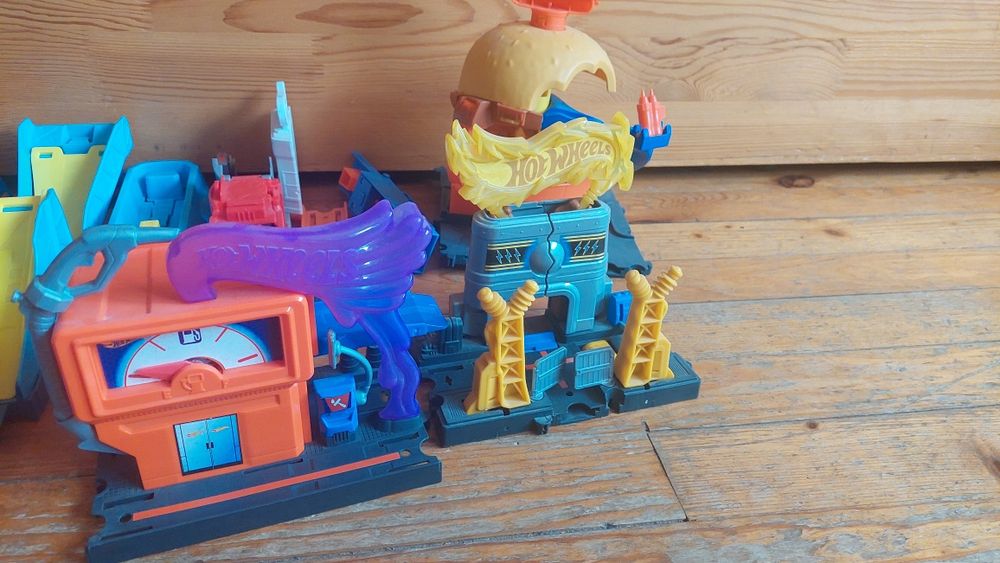 Hot wheels  играчки