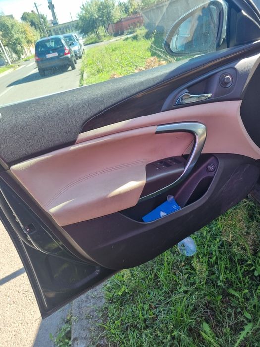 interior din piele de opel insignia combi în stare bună  an 2011