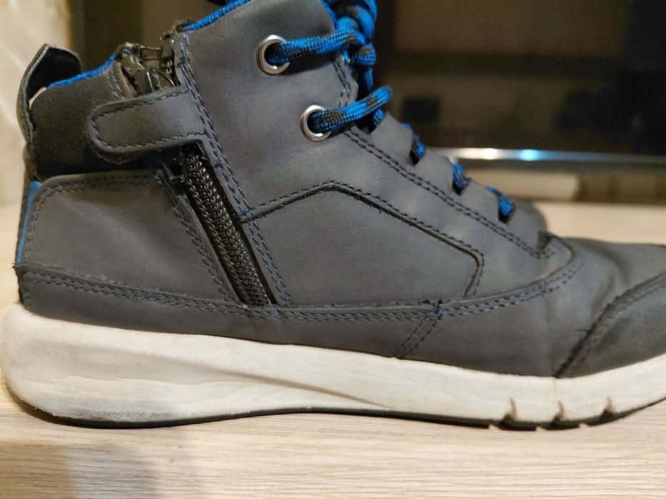 Продам ботинки детские для мальчика