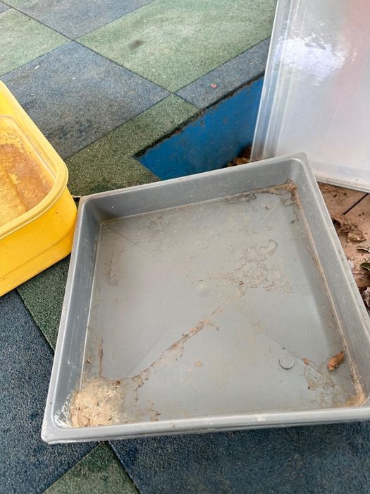 Продаю лотки для животных