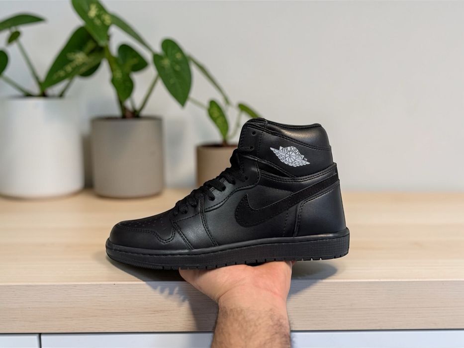 Jordan 1 high triple black unisex colet cu VERIFICARE