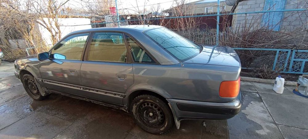 Продам ауди с4 1993 года
