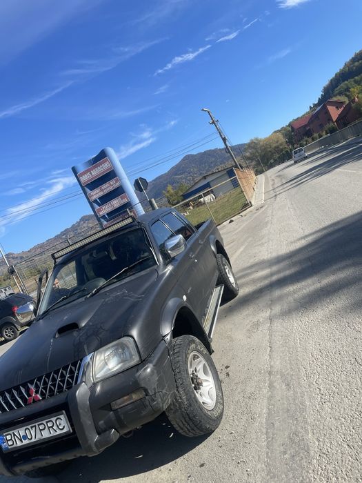 And un Miraubisi L200