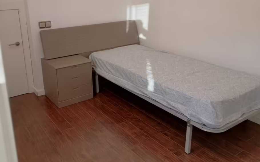 Дава се под наем Четиристаен апартамент в Бургас, Крайморие - 85 кв.м за 204 € - Снимка #2