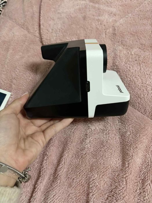 Vând aparat foto polaroid