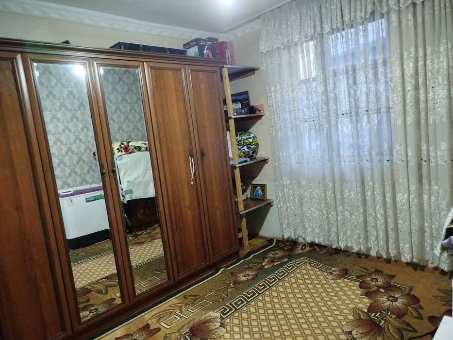 Qiziriq tuman markazi, hokimyat oldidagi dom sotiladi.