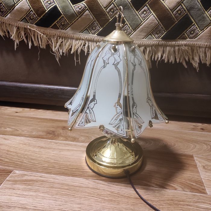 Настольная лампа