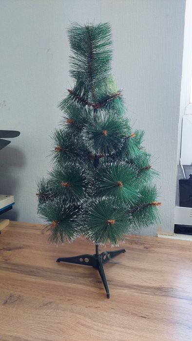 Ёлка не большая настольная
