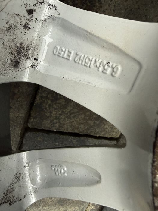 vw Golf 6 оригинални с чисто нови зимни гуми 15 цола  195/65/15 - 300€