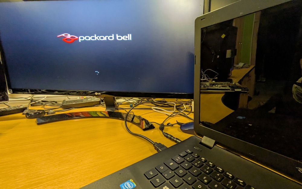 Laptop Packard Bell ZYL ecran defect