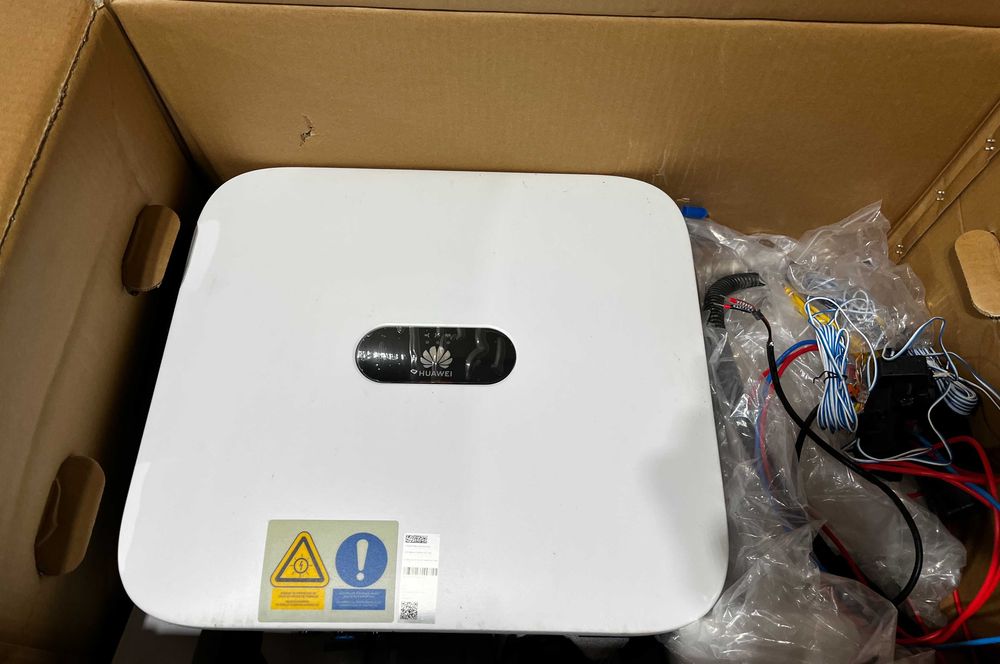 Invertor hibrid Huawei SUN2000 3KTL 3kw trifazic